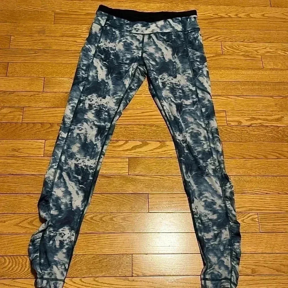 [8]Lululemon Ruched Ankle Blue Tie Dye Mid Rise 28”  Inseam Legging